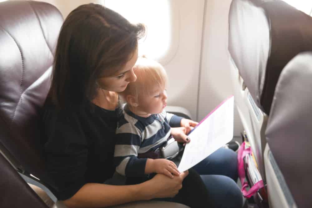 Prendre l'avion avec bébé - Rédactrice Santé Freelance